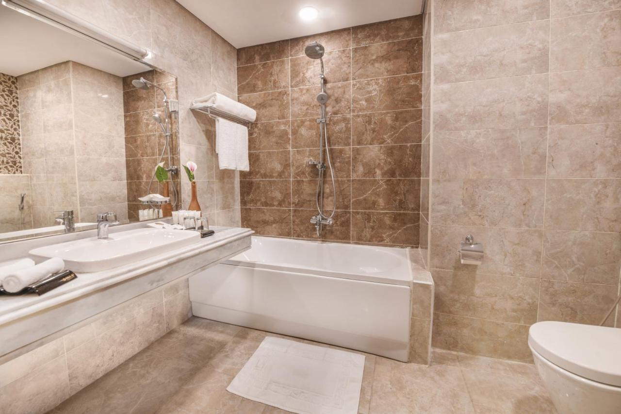 Tolip Gardens Hotel Каир Экстерьер фото Bathroom