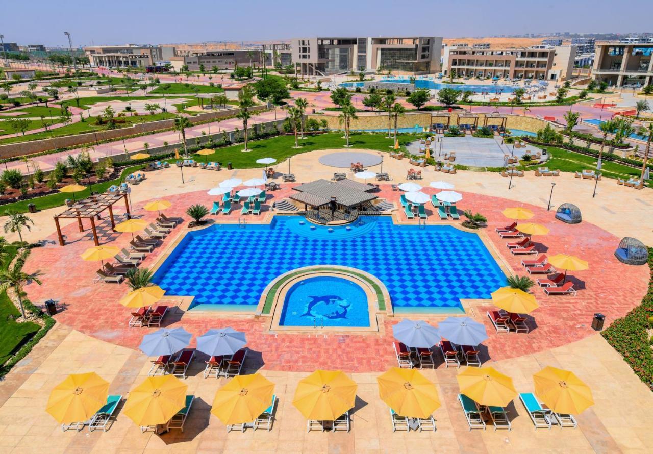 Tolip Gardens Hotel Каир Экстерьер фото The swimming pool at the resort